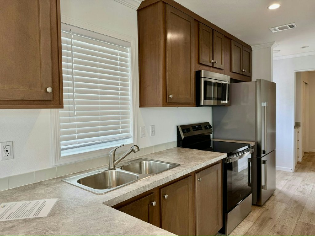 DELAND LIVING AT A MAGICAL PRICE