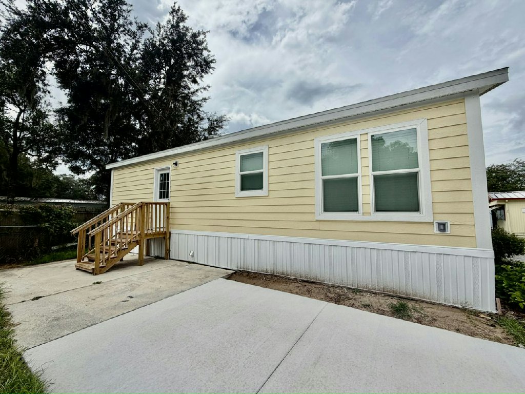 DELAND LIVING AT A MAGICAL PRICE