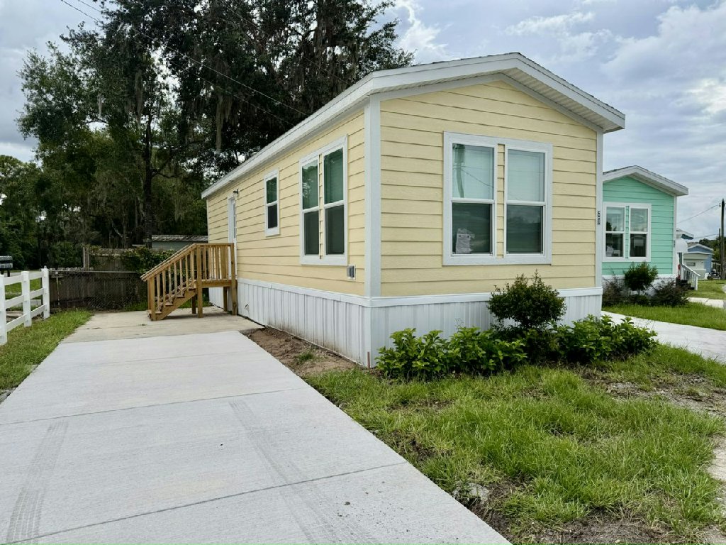 DELAND LIVING AT A MAGICAL PRICE