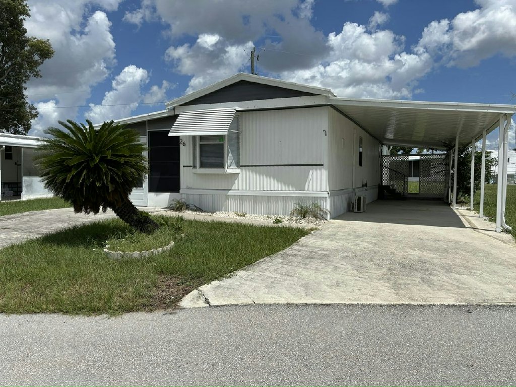 SPACIOUS 2 BED / 2 BATH FLORIDA HOME WITH LARGE AIR-CONDITIONED LANAI!