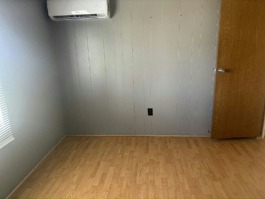 SPACIOUS 2 BED / 2 BATH FLORIDA HOME WITH LARGE AIR-CONDITIONED LANAI!