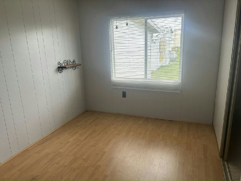 SPACIOUS 2 BED / 2 BATH FLORIDA HOME WITH LARGE AIR-CONDITIONED LANAI!