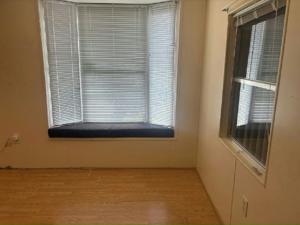 SPACIOUS 2 BED / 2 BATH FLORIDA HOME WITH LARGE AIR-CONDITIONED LANAI!