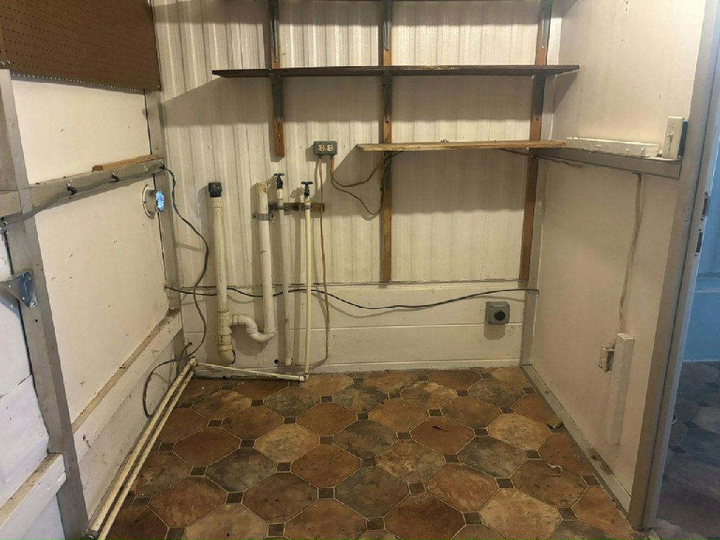 SPACIOUS 2 BED / 2 BATH FLORIDA HOME WITH LARGE AIR-CONDITIONED LANAI!