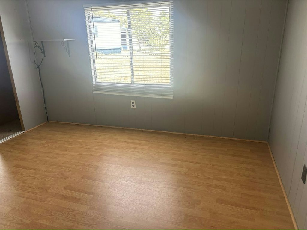 SPACIOUS 2 BED / 2 BATH FLORIDA HOME WITH LARGE AIR-CONDITIONED LANAI!