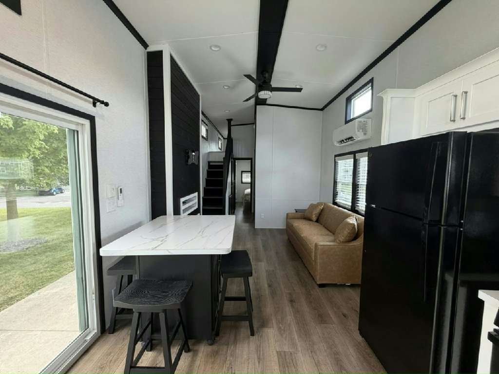 LAKEVIEW LIVING AT A MAGICAL PRICE