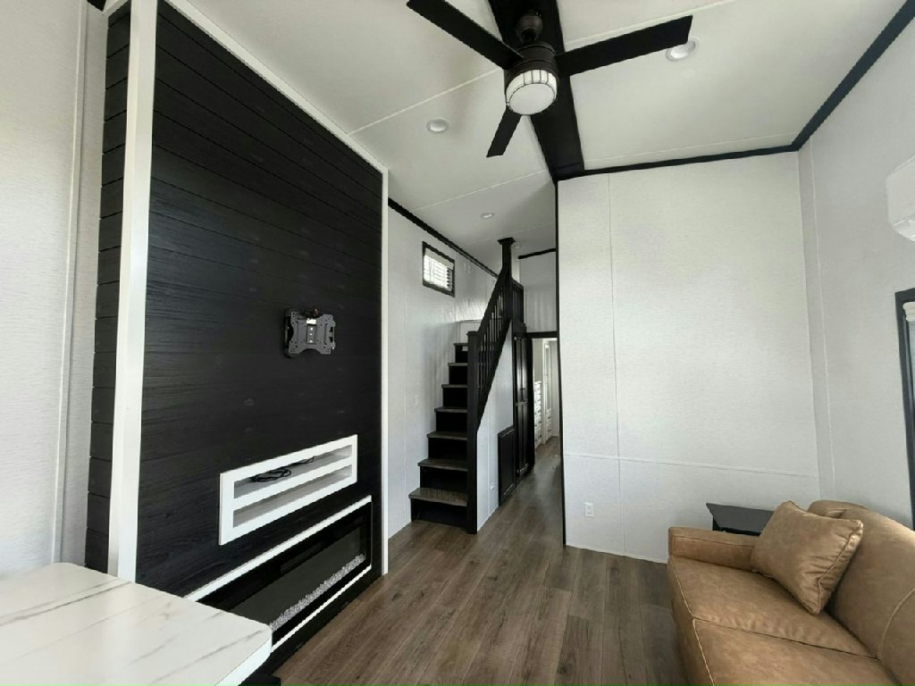 LAKEVIEW LIVING AT A MAGICAL PRICE