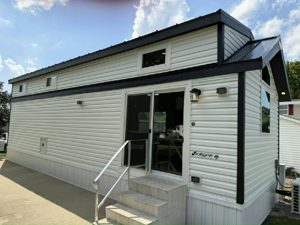 LAKEVIEW LIVING AT A MAGICAL PRICE