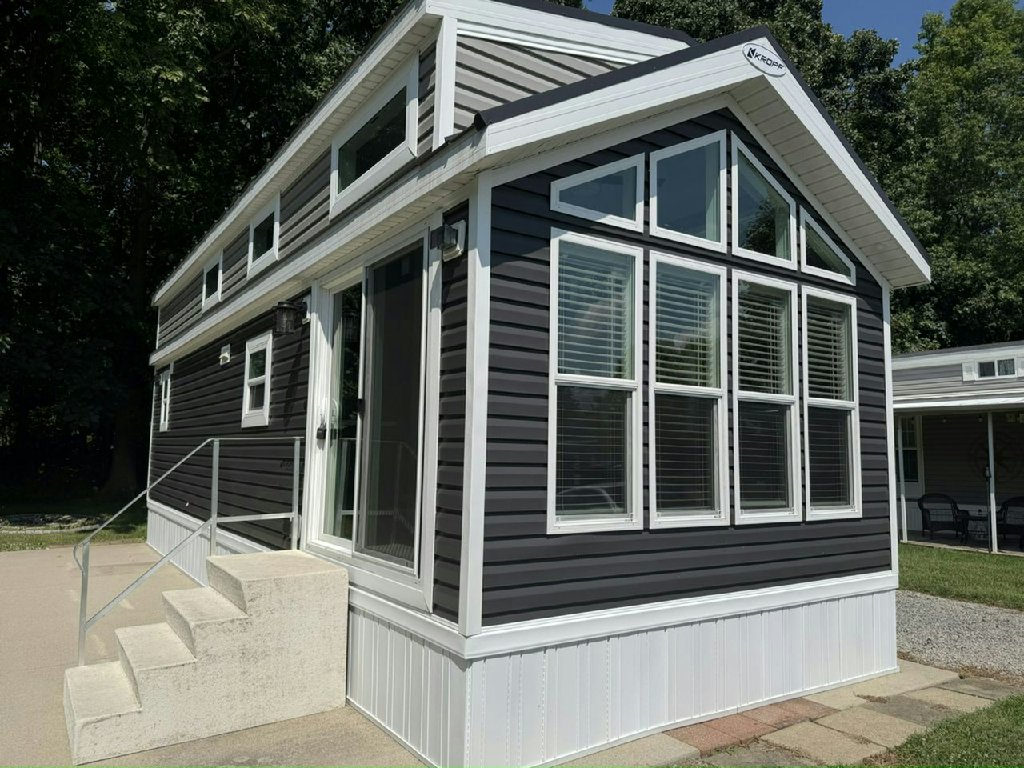 YOUR NEW HOME IN LAKEVIEW