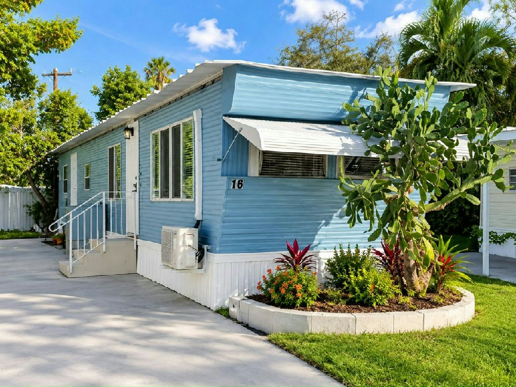 LAKELAND LIVING AT A MAGICAL PRICE