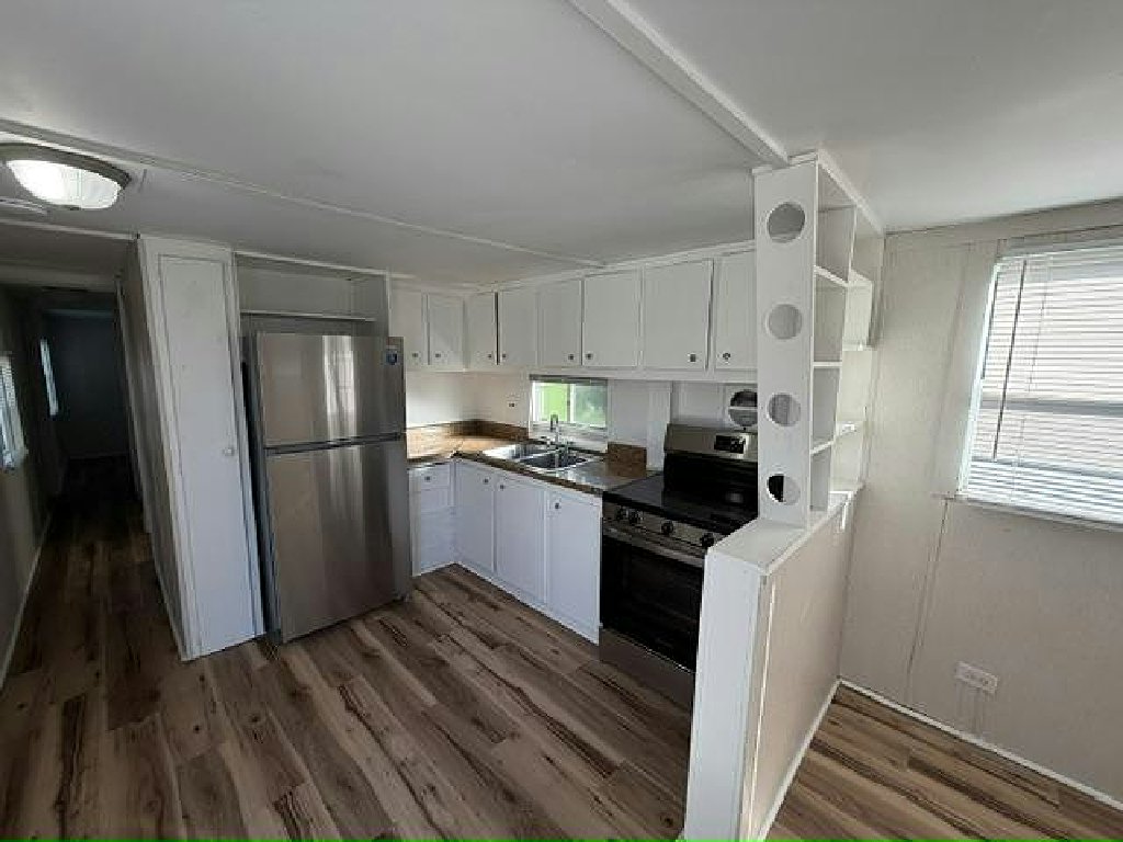LAKELAND LIVING AT A MAGICAL PRICE