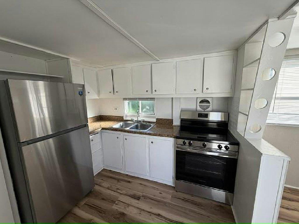 LAKELAND LIVING AT A MAGICAL PRICE