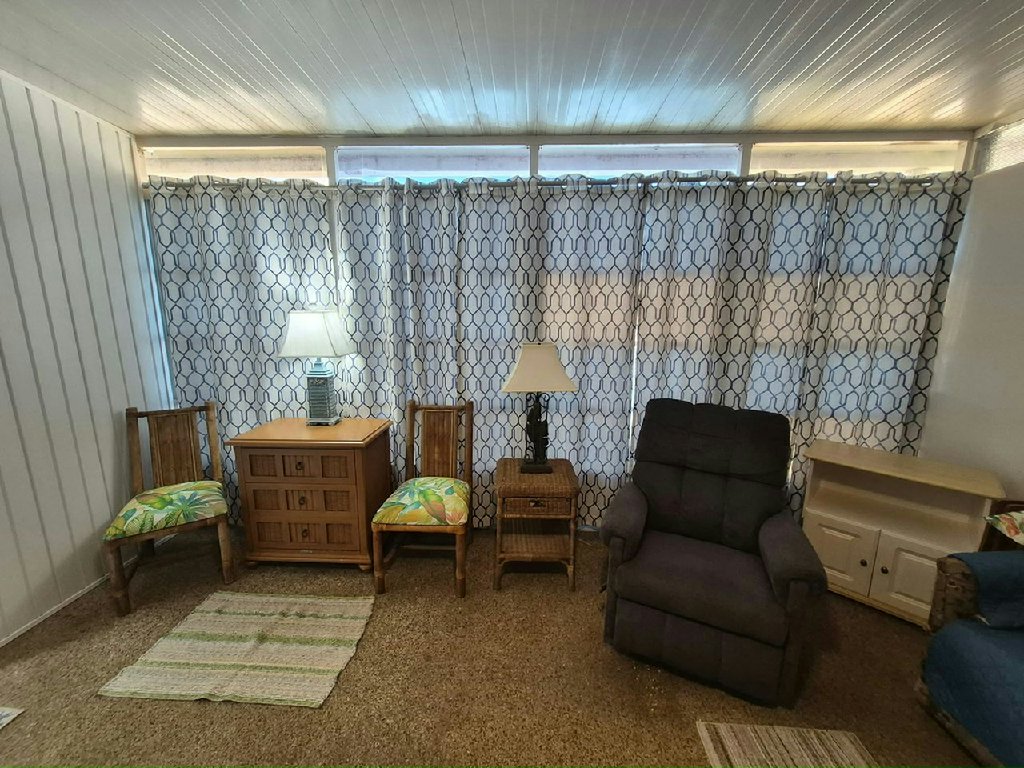 $12,500 | 1994 Skyline | 1 Bedroom | Large Florida Room