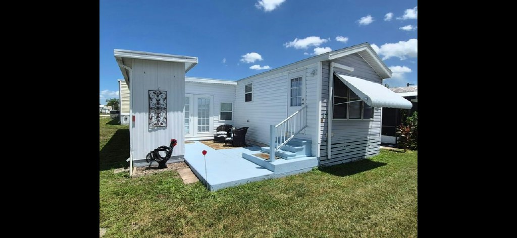$12,500 | 1994 Skyline | 1 Bedroom | Large Florida Room