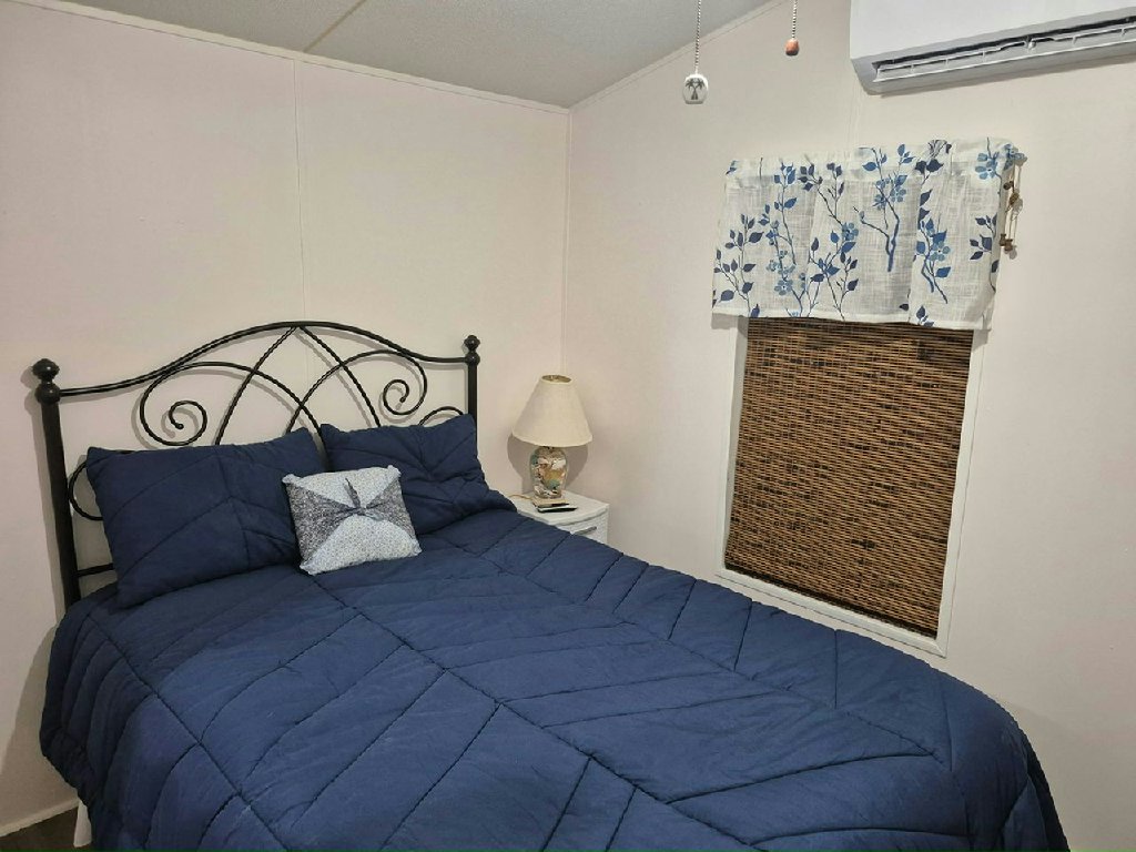 $12,500 | 1994 Skyline | 1 Bedroom | Large Florida Room