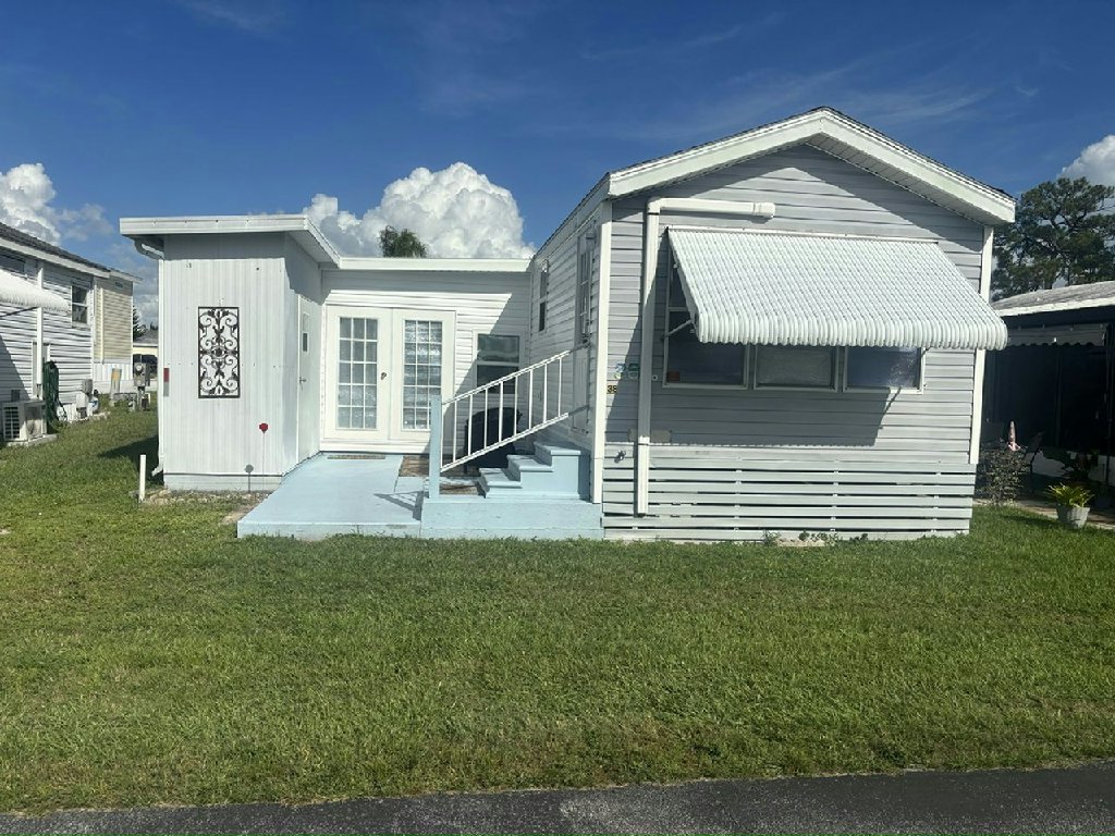 $12,500 | 1994 Skyline | 1 Bedroom | Large Florida Room