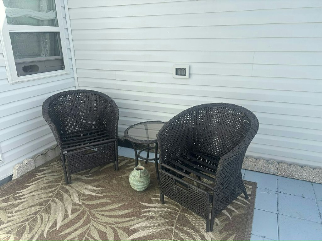 $12,500 | 1994 Skyline | 1 Bedroom | Large Florida Room
