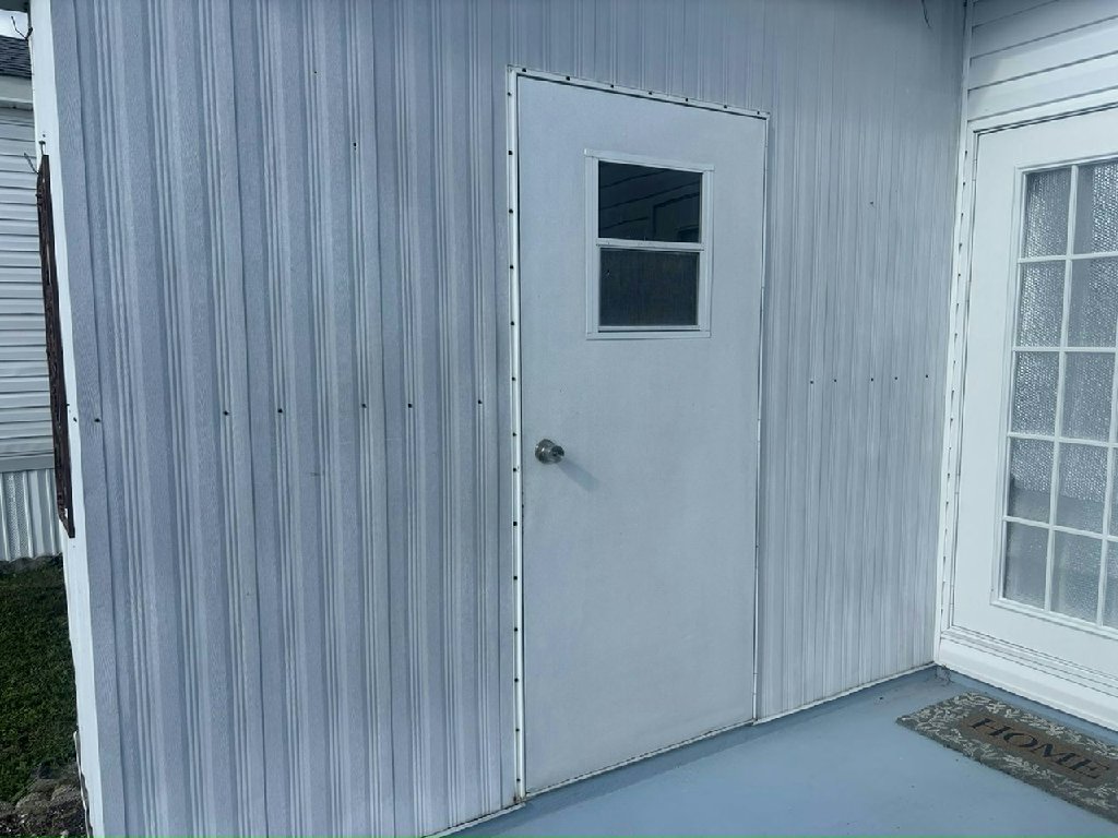 $12,500 | 1994 Skyline | 1 Bedroom | Large Florida Room