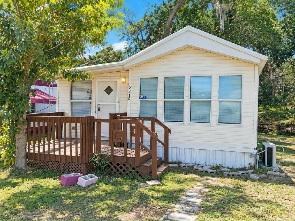 AVON PARK LIVING AT A MAGICAL PRICE