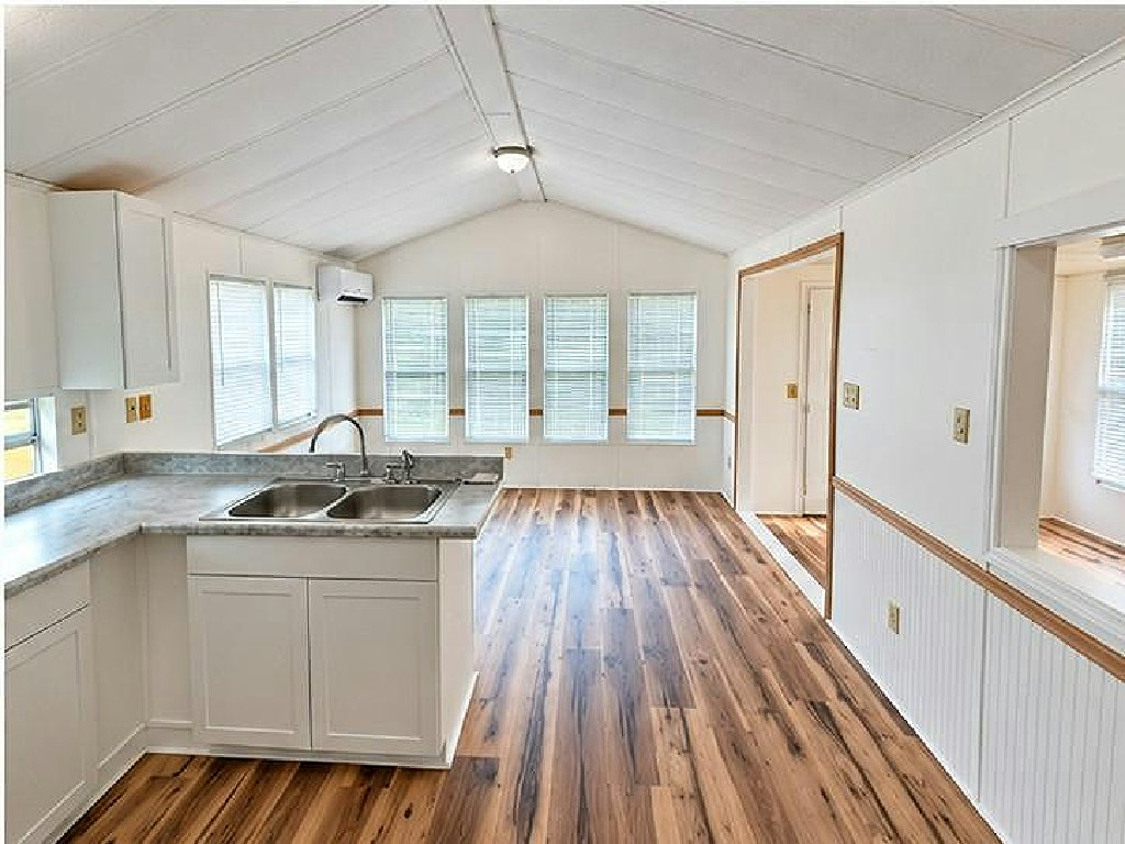 AVON PARK LIVING AT A MAGICAL PRICE