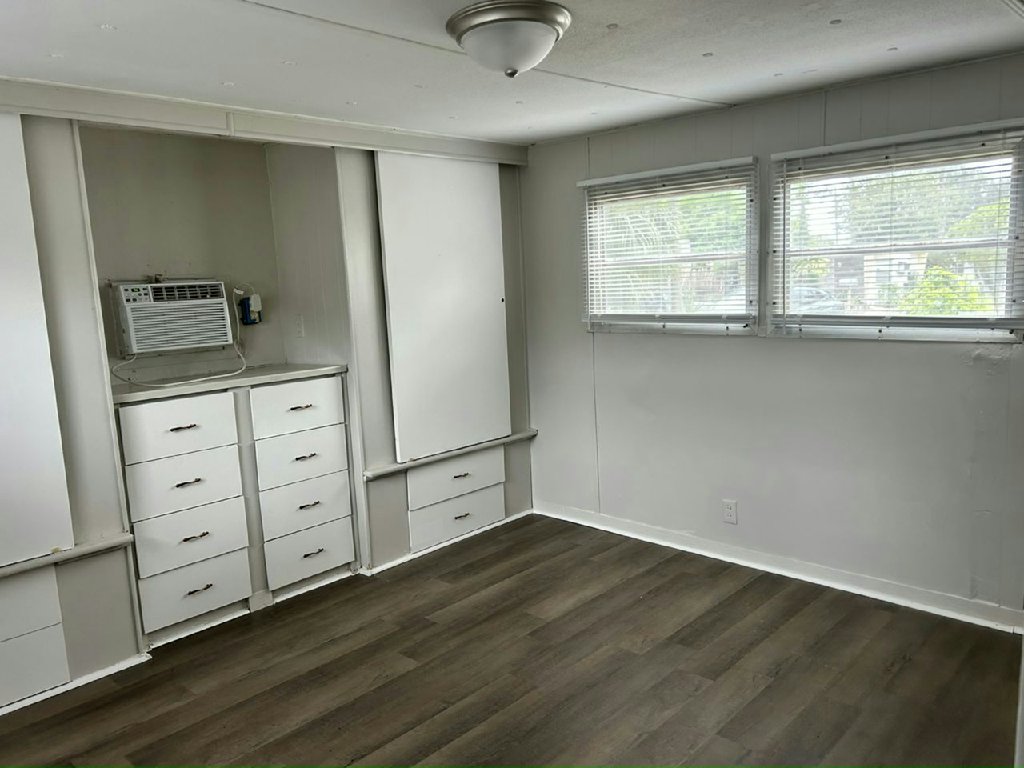 9563-4